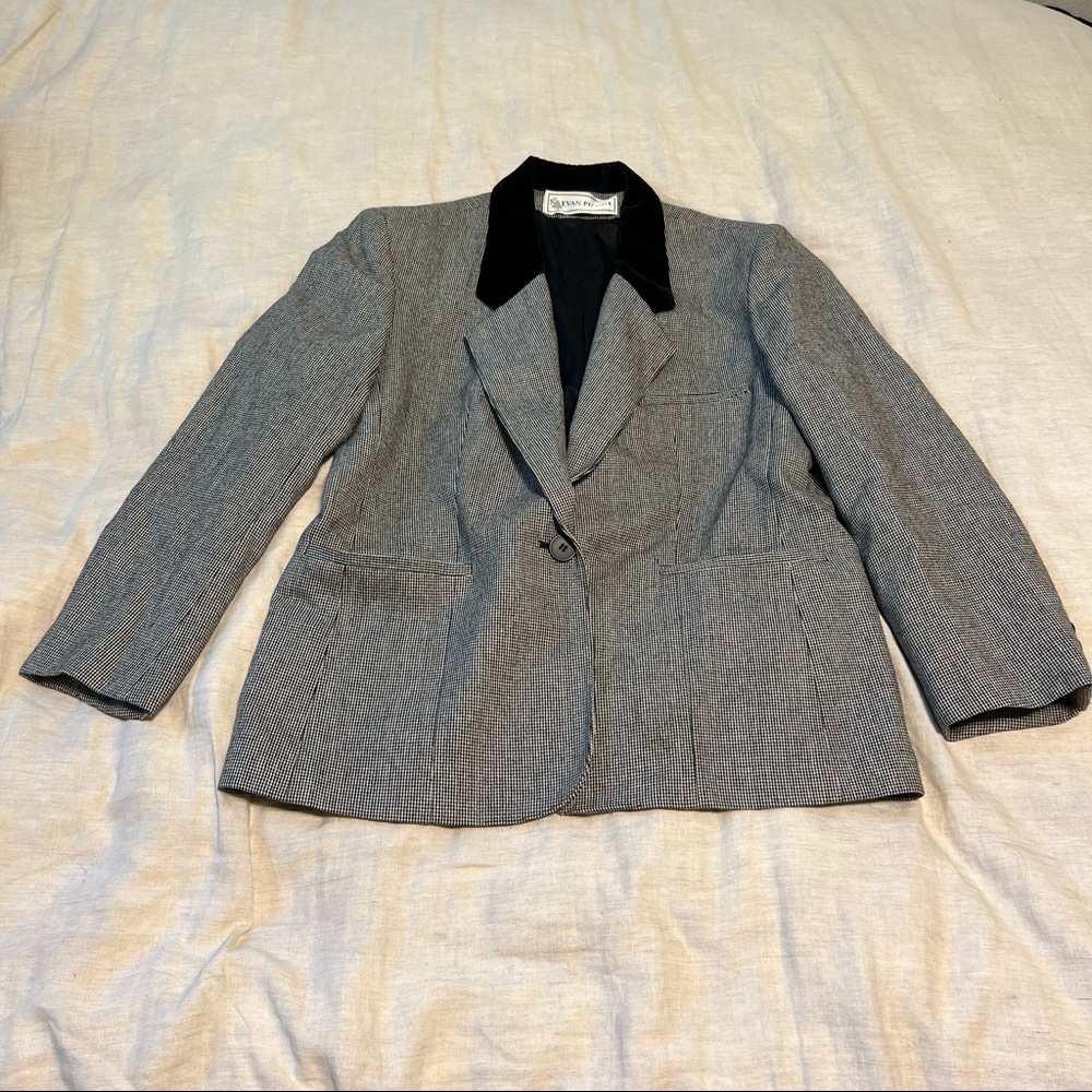 Black and white Blazer w/ velvet colar sz:12